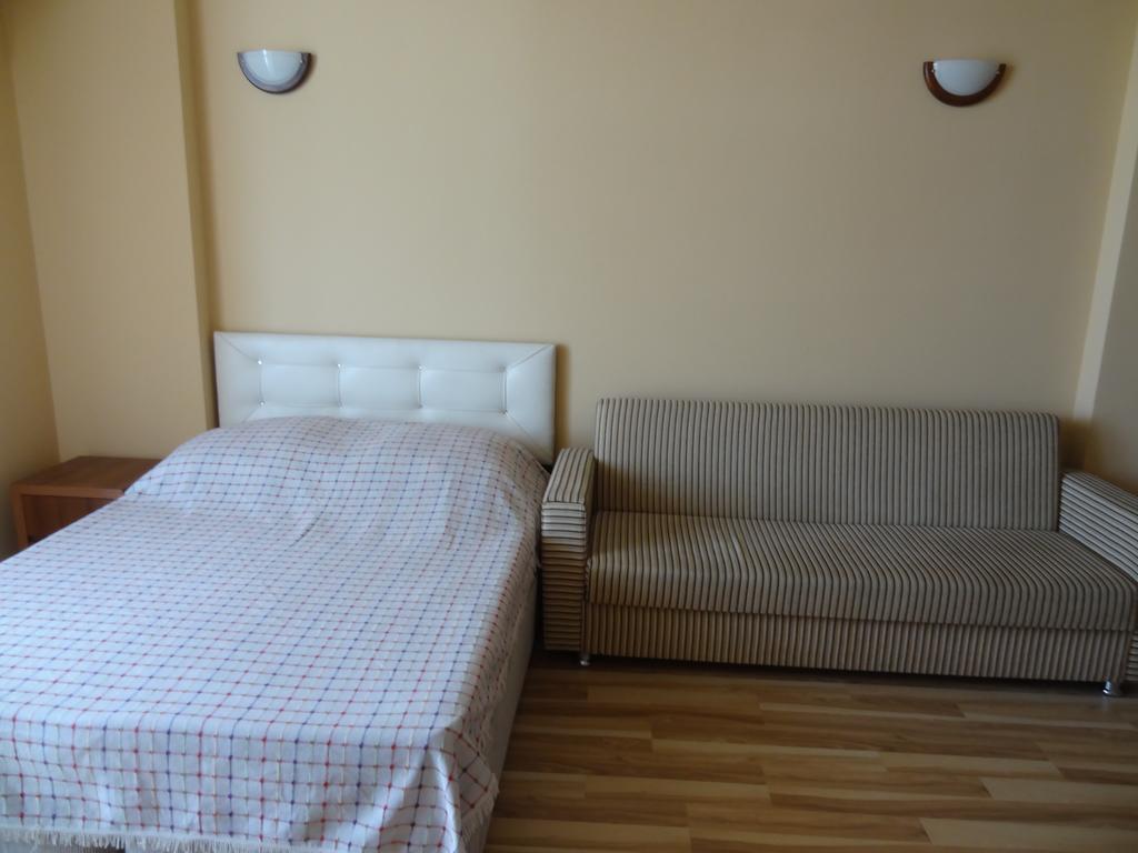 Apartment On Khimshiashvili Batumi Exterior foto