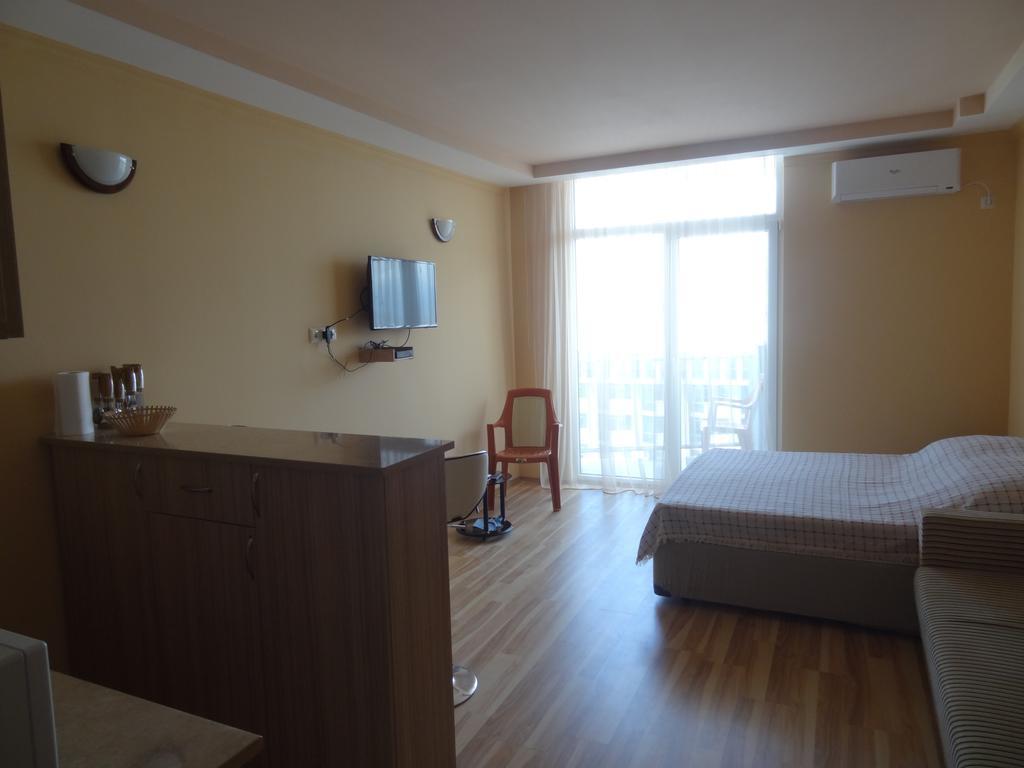 Apartment On Khimshiashvili Batumi Exterior foto
